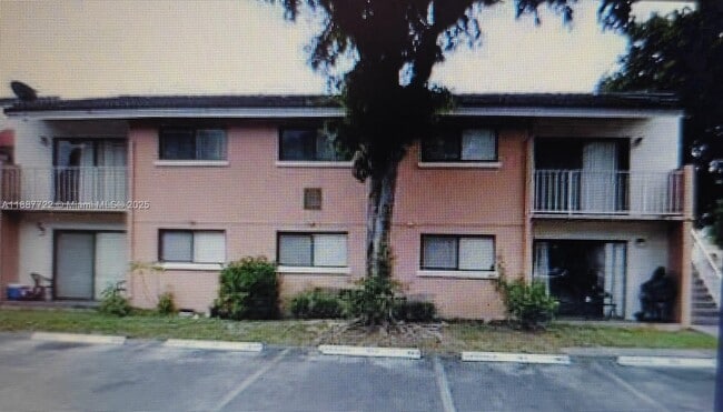 Building Photo - 7080 NW 179th St Unit 103
