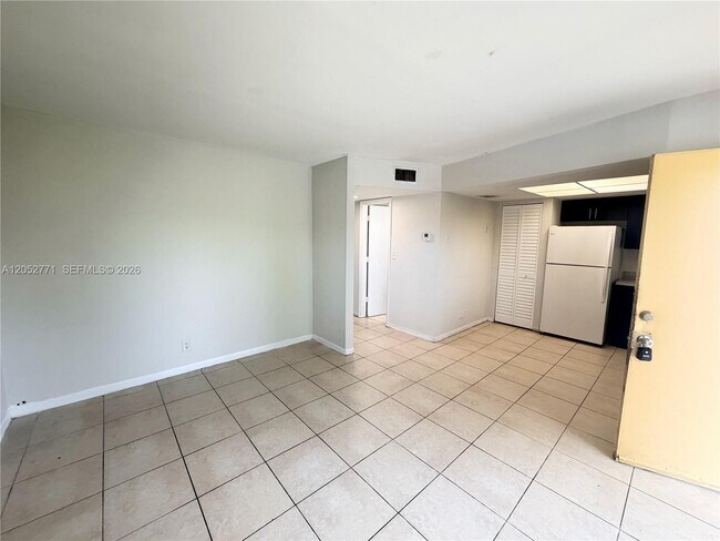 Photo - 101 NE 41st St Unidad B35