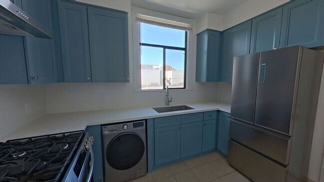 Building Photo - 305 23rd Ave Unit 04