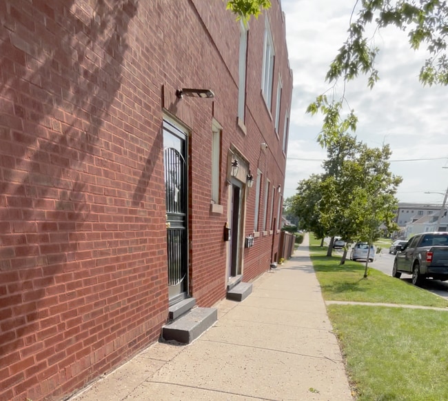 Building Photo - 11259 S Vincennes Ave Unit 2E