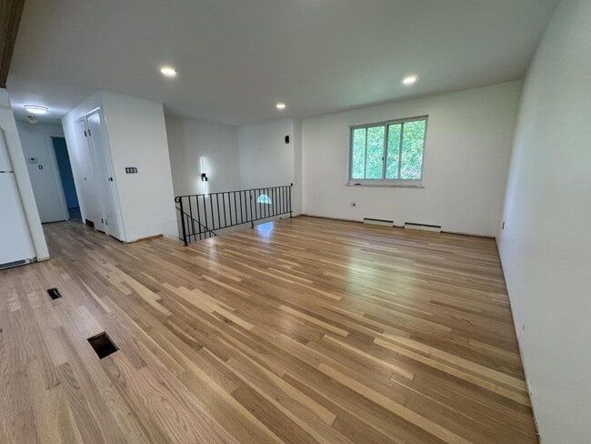 Photo - 111 Treeview Dr