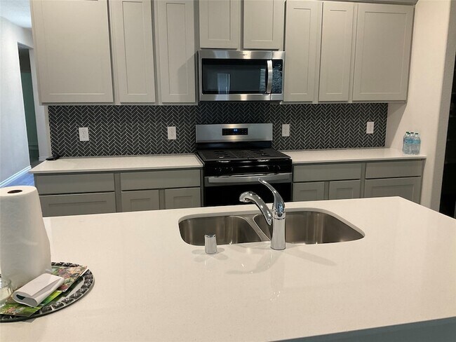 6021 Tudor Pl
