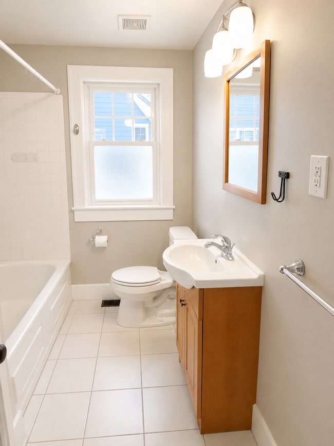 Photo - 1738 Fernwood Ave