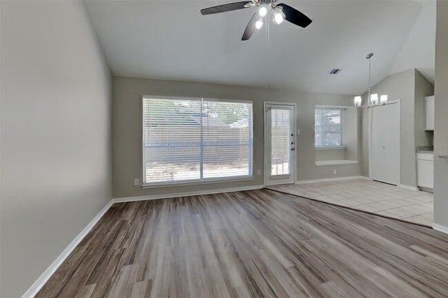 Photo - 17423 Saxon Dr