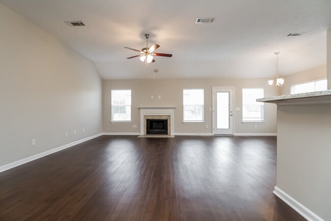 Photo - 1413 Micheles Way