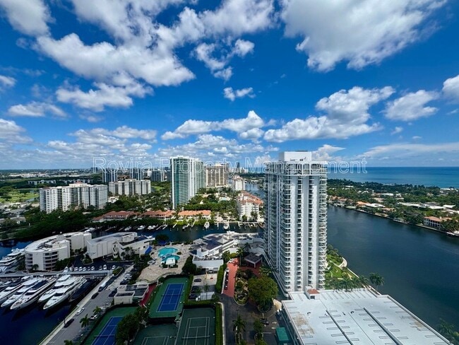 Photo - 19667 Turnberry Way Unidad TW E