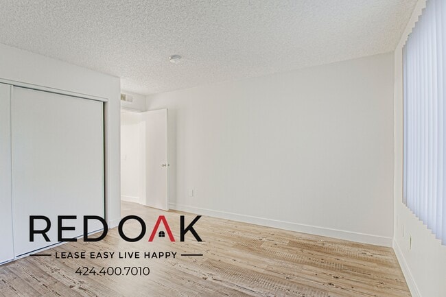 Photo - 11817 Victory Blvd Unit 208