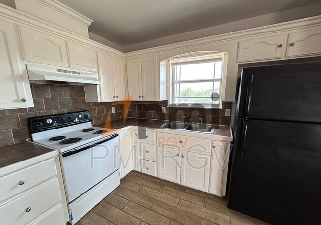 Photo - 2017 Graham Ave Unidad 8