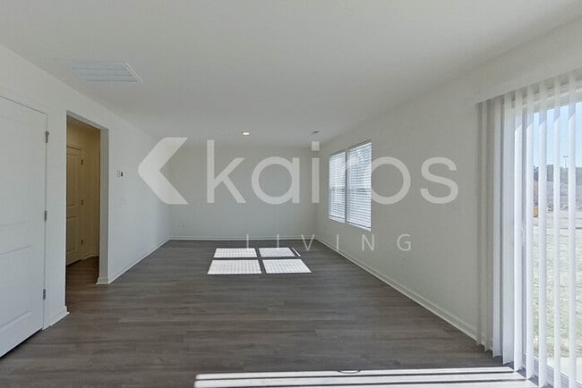 Photo - 7013 Peppermill Way