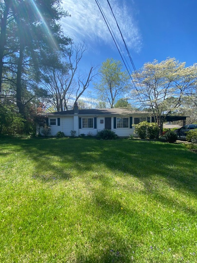 Perfect location in West Knoxville!! - Perfect location in West Knoxville!!
