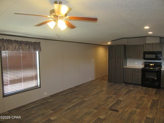 Photo - 4905 Alameda St