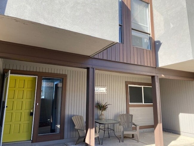 Photo - Beautifully Remodeled 3 bedroom Townhome in the Pinery.