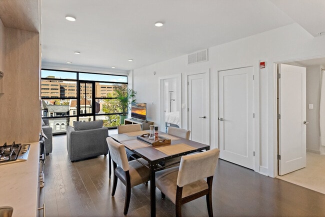 Photo - 904 T St NW Unidad ID1395470P