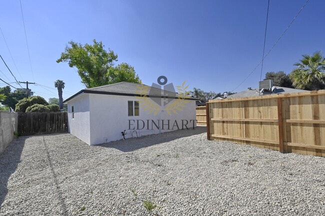 Photo - 1584 N Carruth Ave