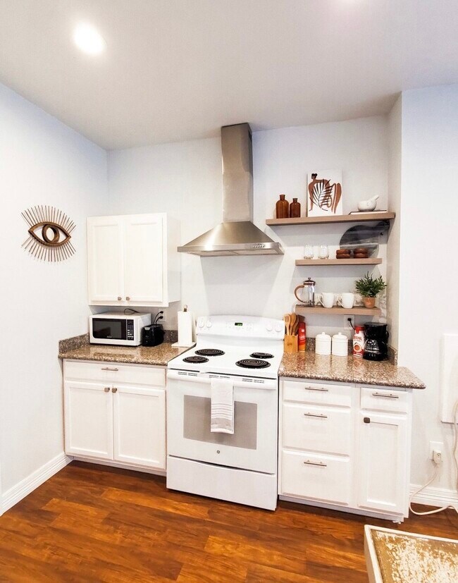 Photo - 636 S Quaker Ave