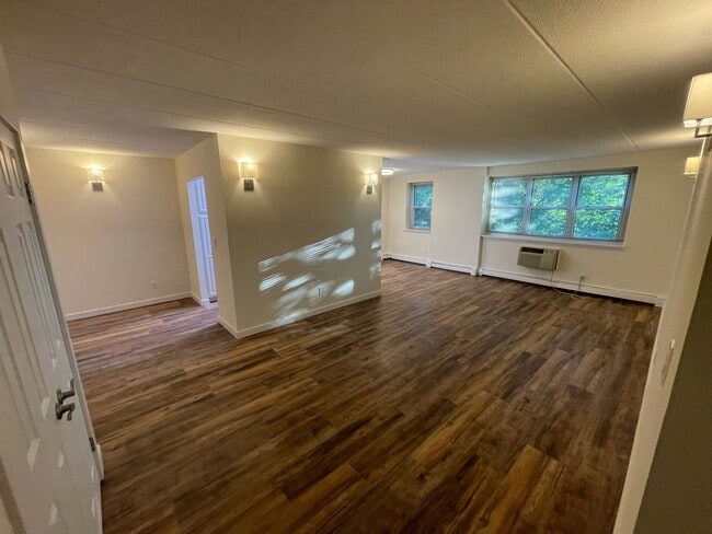 Building Photo - 27 Northill St Unit 3K Rental