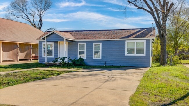 Building Photo - 207 E Bernard St