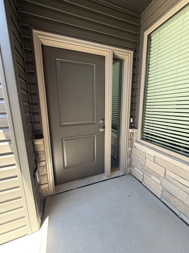Photo - Ranch townhome with 2 stall garage. Spacious 2 bedrooms with walk in closets, 2.5 bathroom, 1st f...