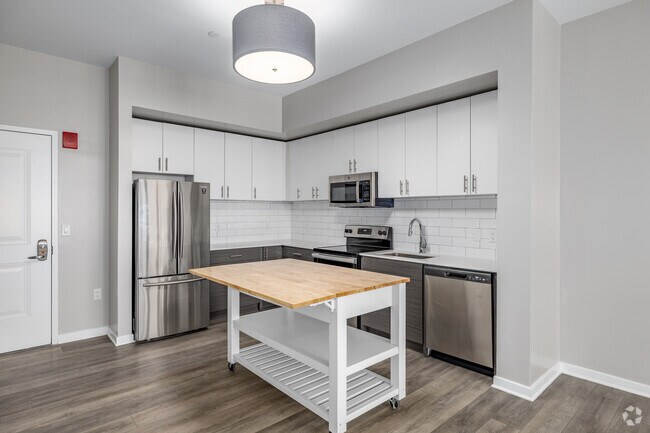 1BR, 1BA w/Den - 726SF - Kitchen