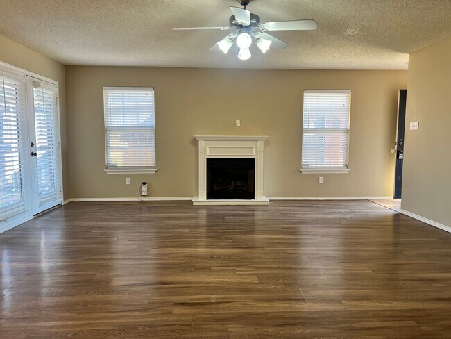 Photo - 3212 109th St Unit B