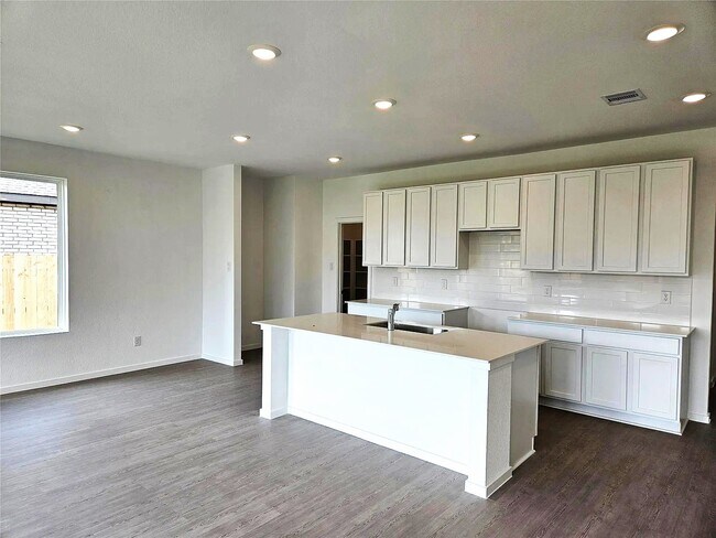 Photo - 6818 Yellow Jessamine Ln