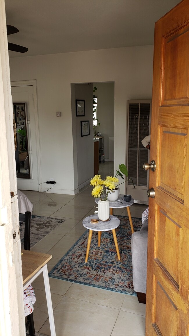 817 N Wilton Pl Unit 817