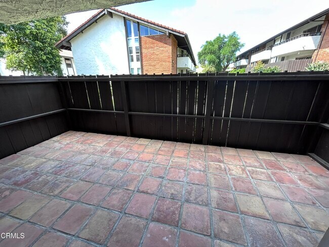 Photo - 31558 Agoura Rd