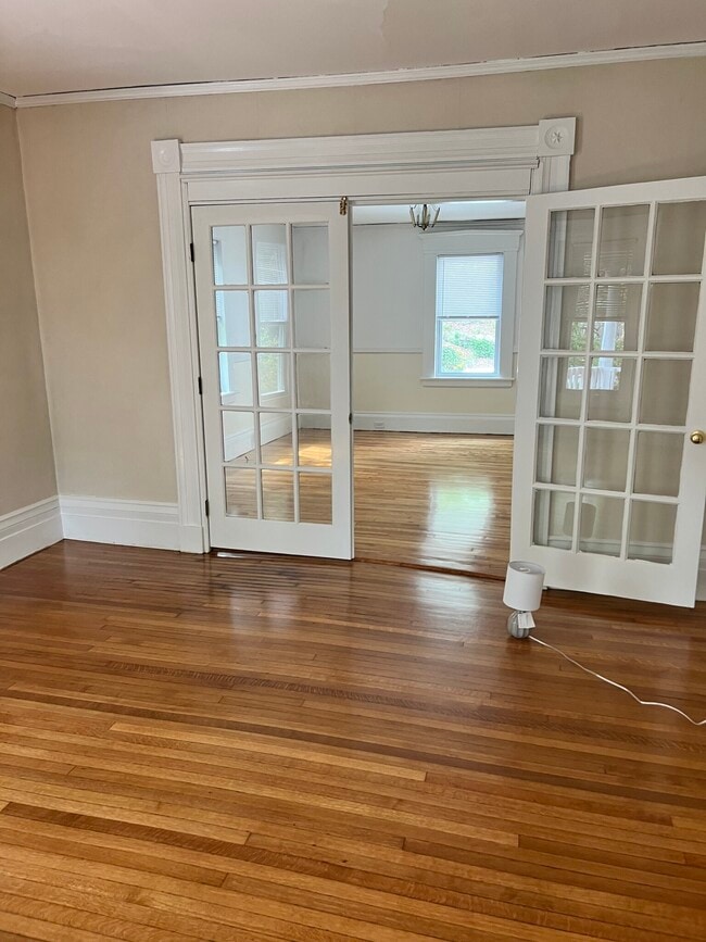 gleaming hw floors in livingroom - 103 Pleasant St Unit 1