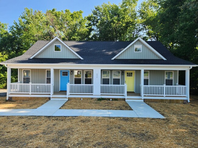 Building Photo - New 2 bed 1 bath duplex unit-Blackstone Va Rental