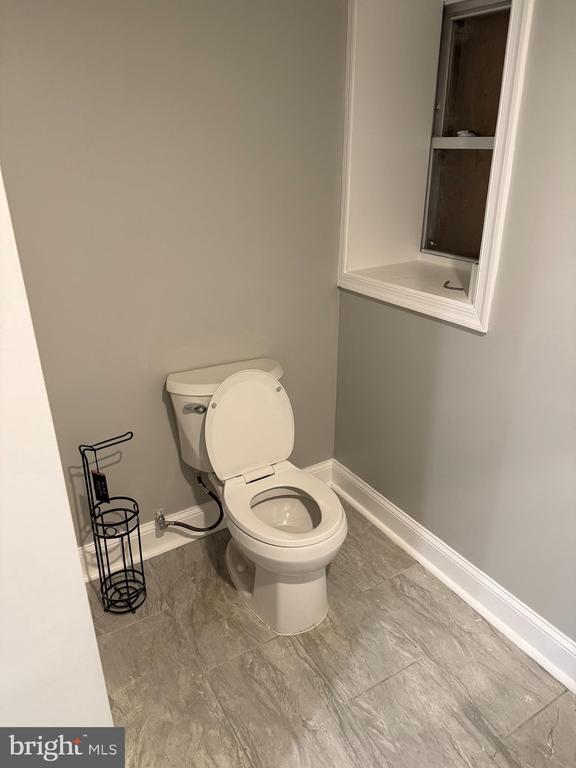 Photo - 2921 Baker St