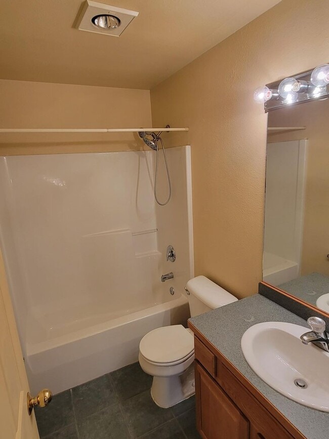 Photo - 3 Bedroom, 2.5 Bathroom Townhouse