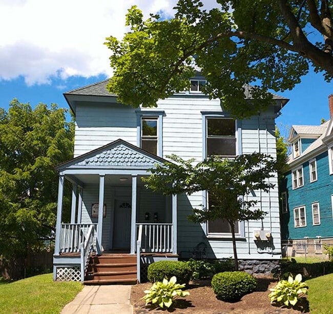 Building Photo - Newly Renovated 1st Floor Apartment with G... Unit Madison 1311.1