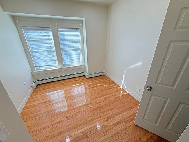 Photo - 130 W 8th St Unit 3