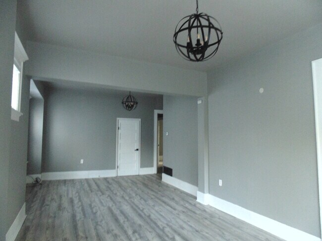 Dining Room - 2831 W Juneau Ave