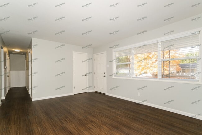 Photo - 1100 Ozment Dr