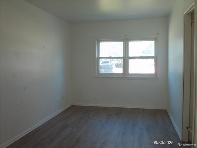 Photo - 26751 Belanger St