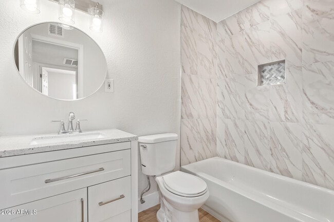 Photo - 1611 W 5th St