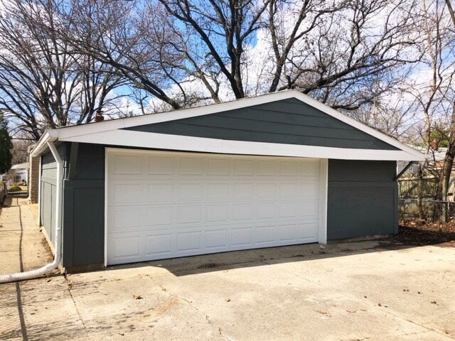 Photo - EAST SIDE 2 BEDROOM WITH BASEMENT! AVAILABLE NOW!