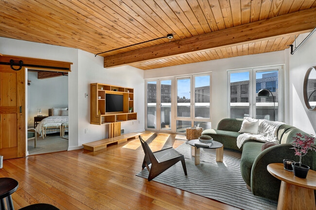 Building Photo - 1408 12th Ave Unit #406
