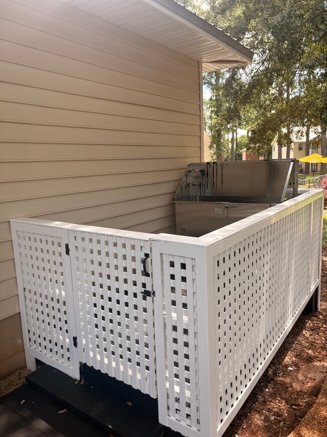 Enclosed Pet Spa!