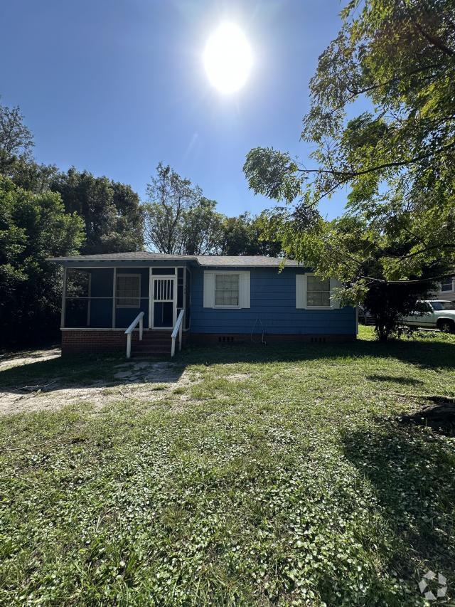 Building Photo - 3 bedroom in Jacksonville FL 32208 Rental