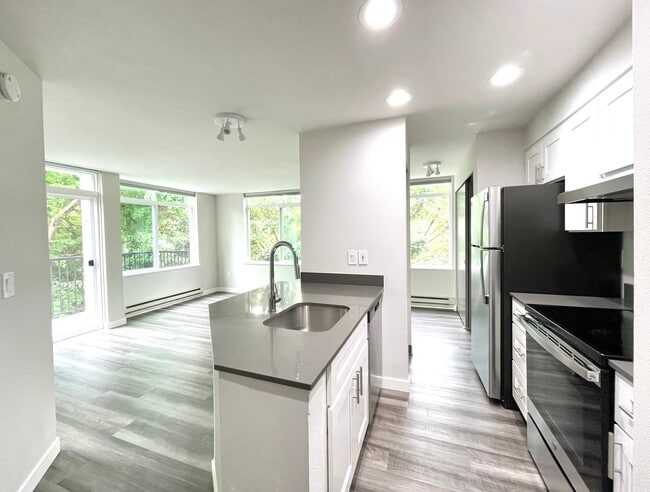 Photo - Interlake Place