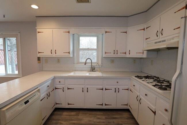 Photo - Charming 2-Bedroom Home with Spacious Yard & Sunroom – $1,600/Month