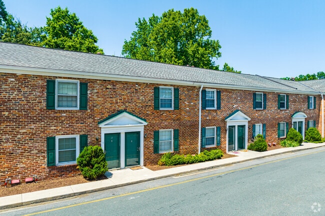 Blue Ridge Crossing Apartments & Townhomes