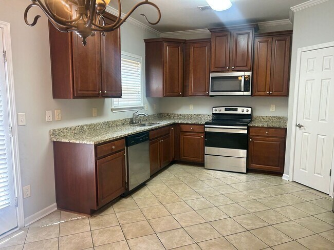 Photo - 3 Bedroom Townhome off River Watch Pkwy