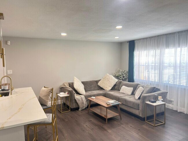 Photo - 1204 E Lambright St