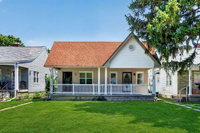 Building Photo - Freshly Updated Home in Warren Township