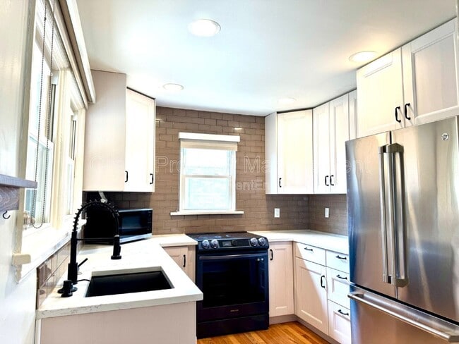 Photo - 2970 Locust St