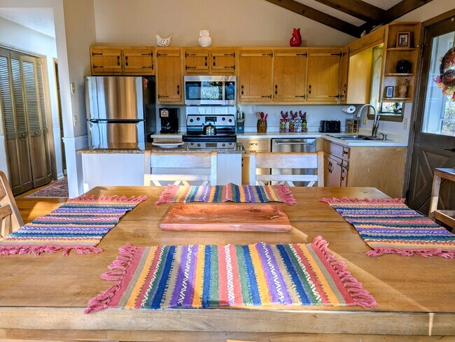 Photo - 842 Saddle Back Cir