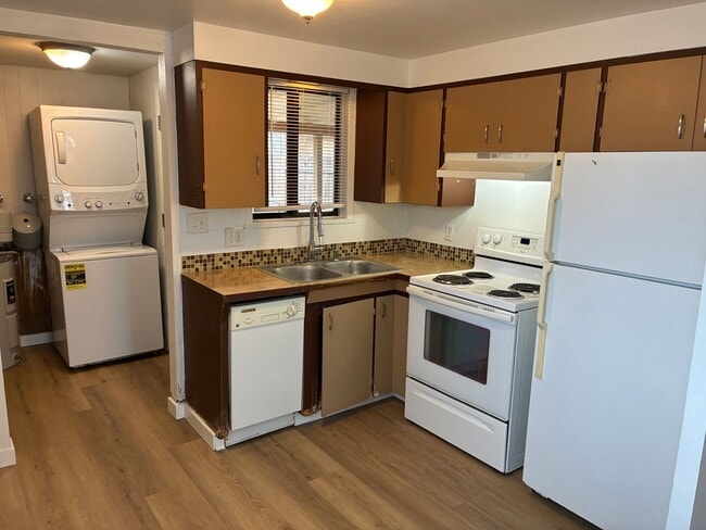 Photo - 1007-1011 E Lincoln Ave Unidad 1011 E Lincoln Avenue